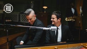Robbie Williams et Jamie Cullum en duo sur "Merry Xmas Everybody"